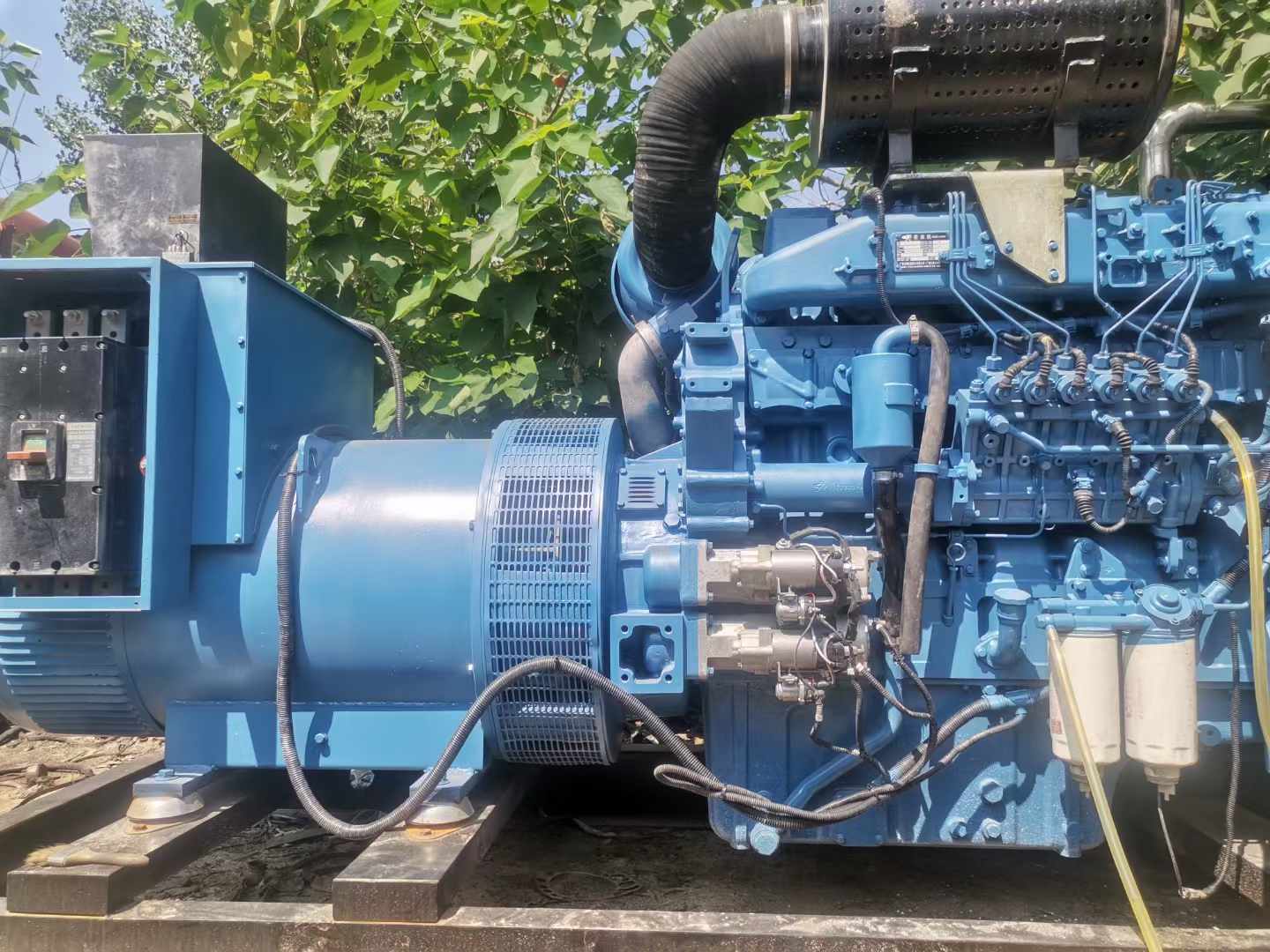 荷塘详细说明降低 800kW 柴油发电机输出电流波动的方法